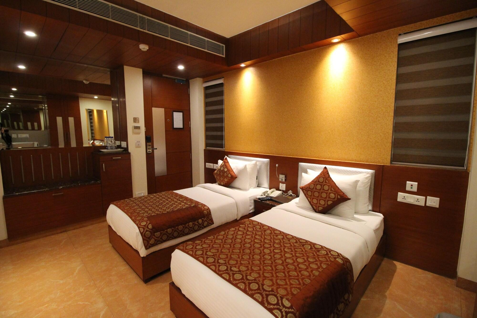 Hotel Golden Grand Delhi  Eksteriør billede