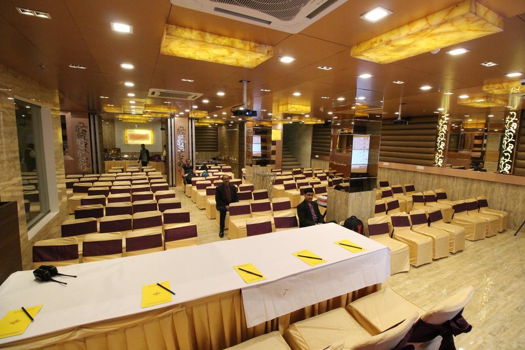 Hotel Golden Grand Delhi  Eksteriør billede