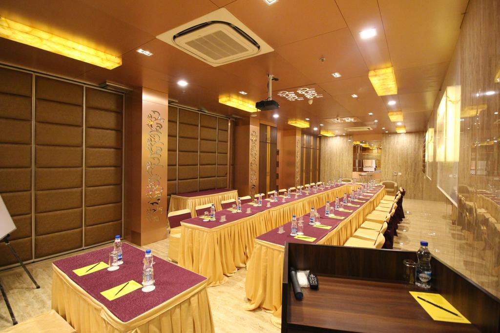 Hotel Golden Grand Delhi  Eksteriør billede