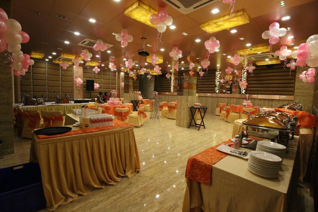 Hotel Golden Grand Delhi  Eksteriør billede