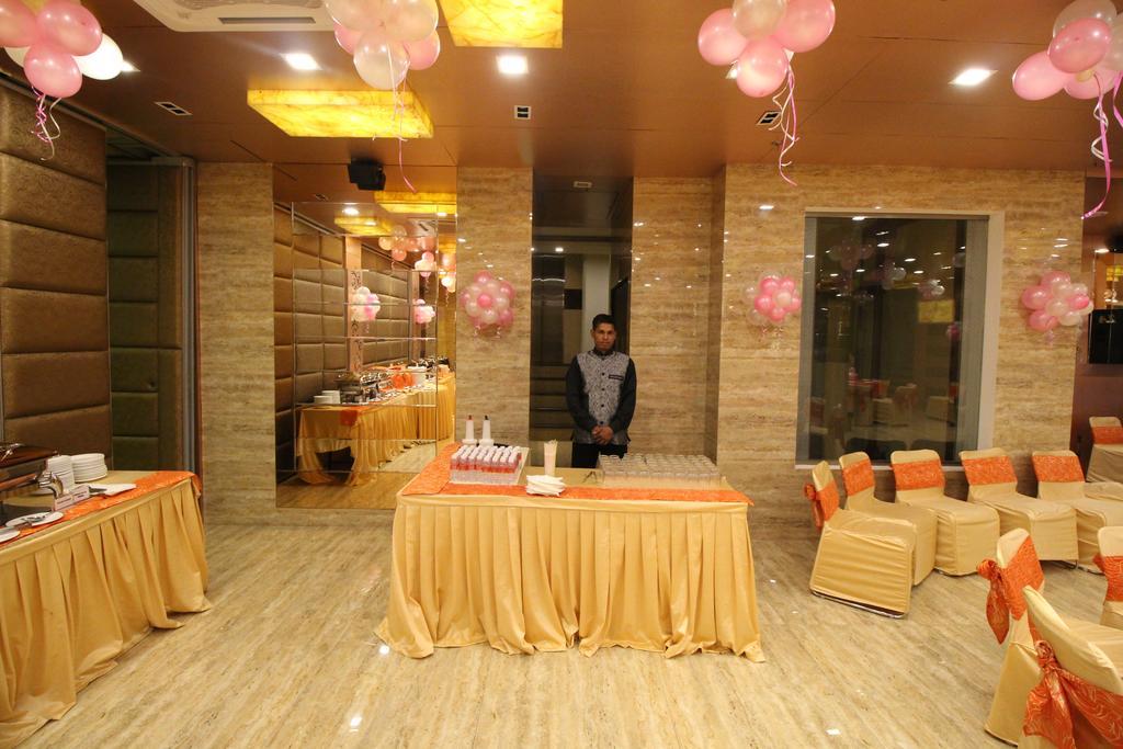Hotel Golden Grand Delhi  Eksteriør billede