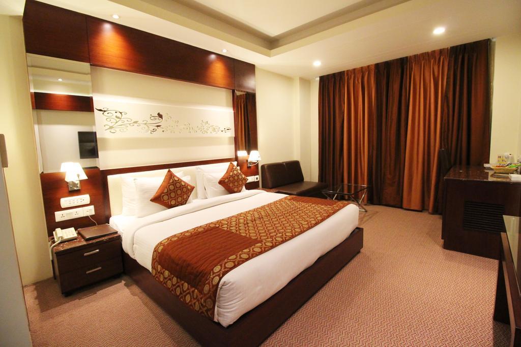 Hotel Golden Grand Delhi  Eksteriør billede