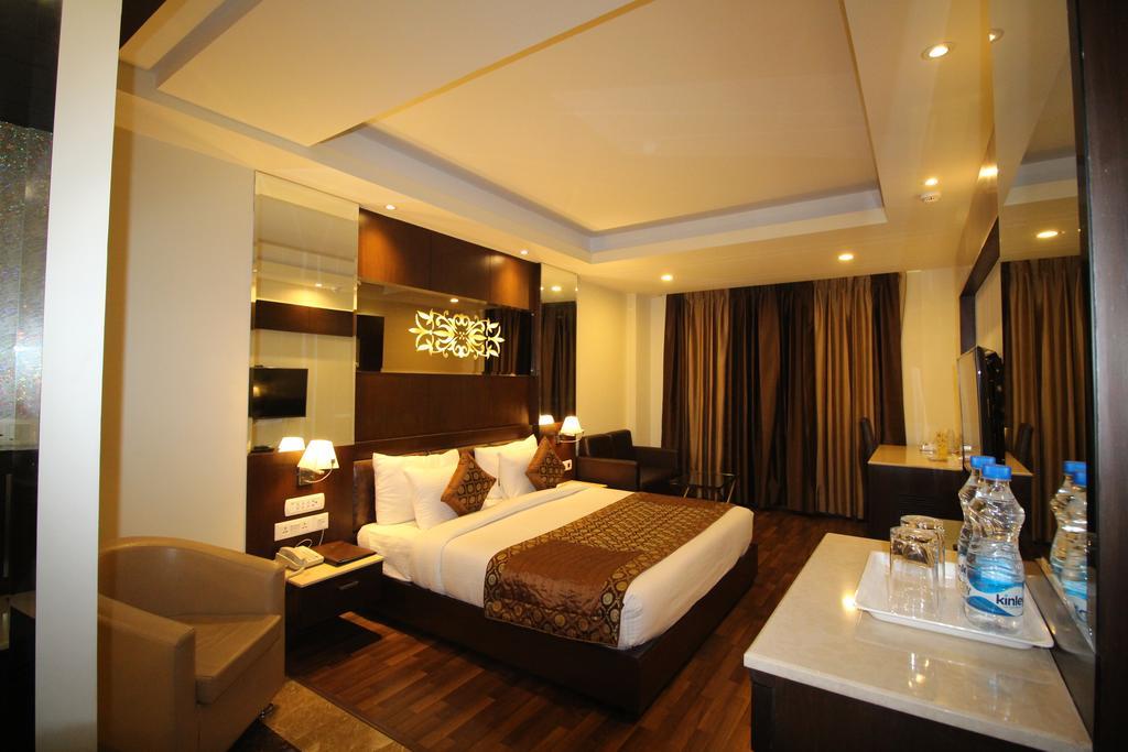 Hotel Golden Grand Delhi  Eksteriør billede