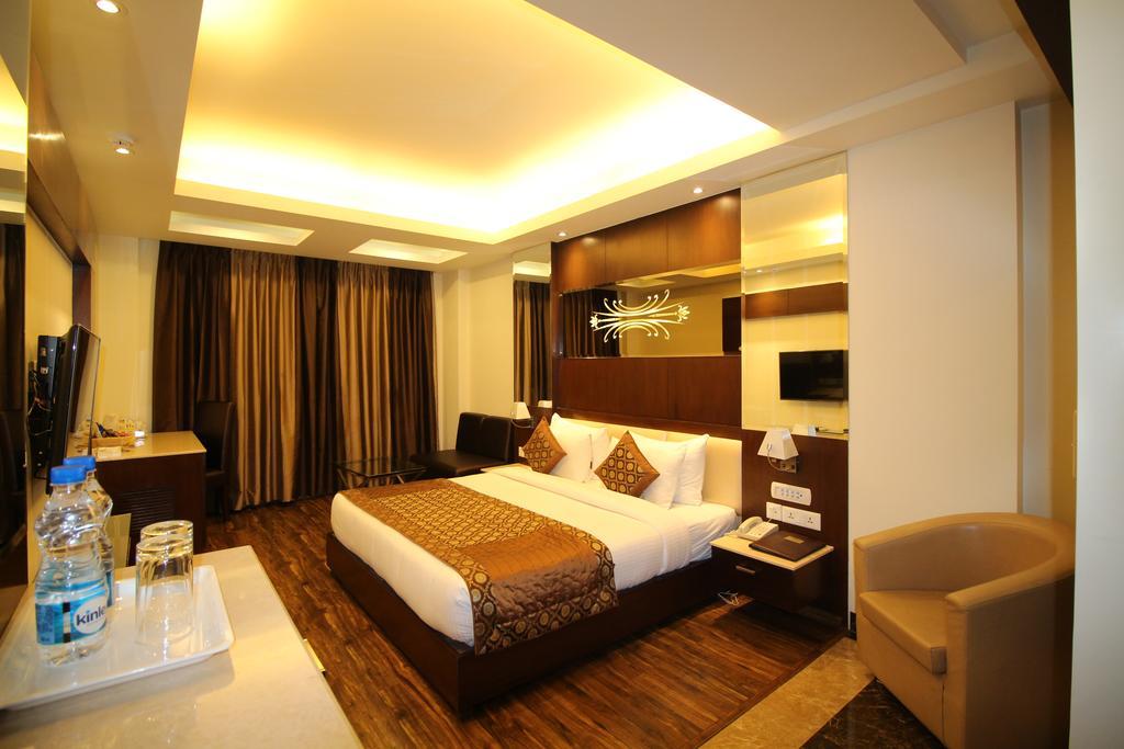 Hotel Golden Grand Delhi  Eksteriør billede